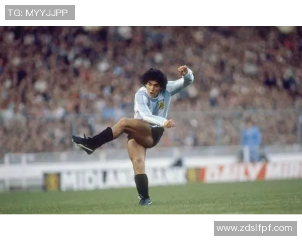 1985年足球传奇人物盘点：从马拉多纳到普拉蒂尼的辉煌时刻