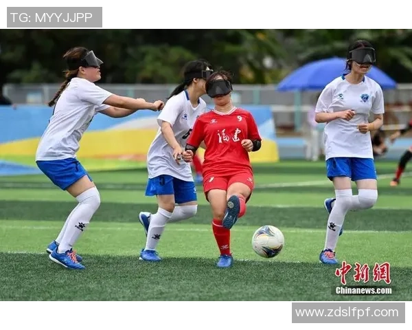 在绿茵场上寻觅明星足迹 握住偶像签名的精彩瞬间 在绿茵场上寻觅明星足迹 握住偶像签名的精彩瞬间