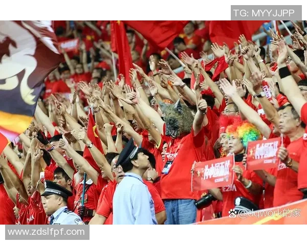 热血赛场瞬间足球巨星拼搏流血画面震撼全场